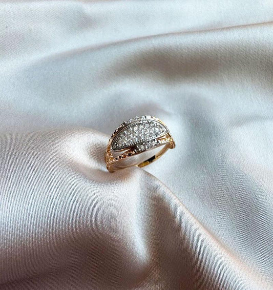 Rose gold ring with zircon