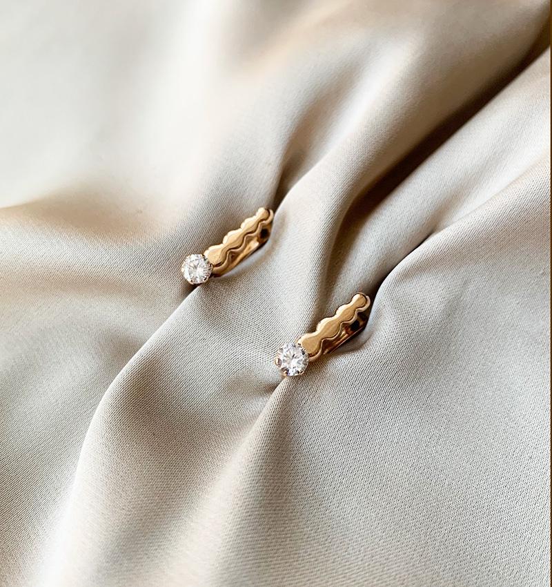 Rose gold earrings with zircon