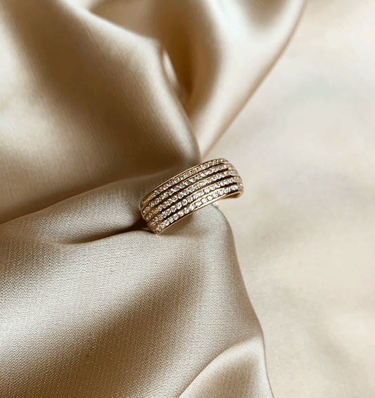 Rose gold ring with zircon