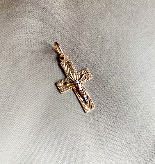Крестик из розового золота