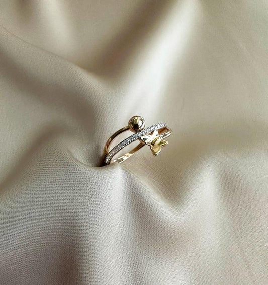 Rose gold ring with zircon