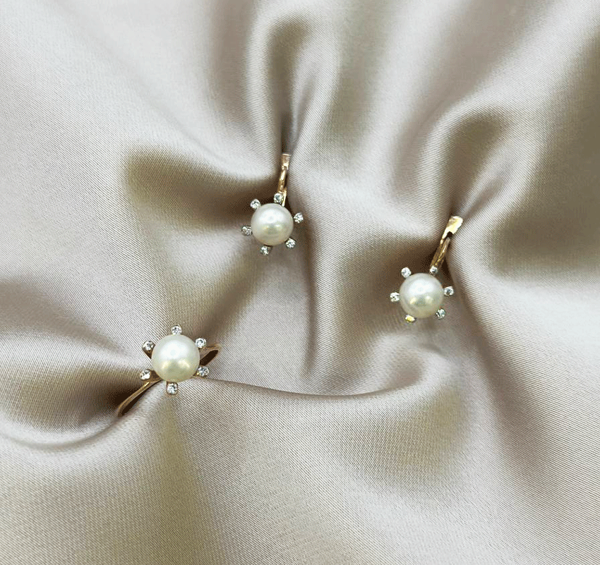 Rose gold set with pearls