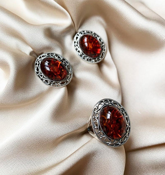 Argint încrustat cu chihlimbar