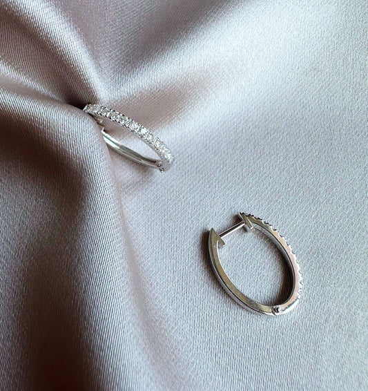 White gold earrings with a 0.28ct diamond