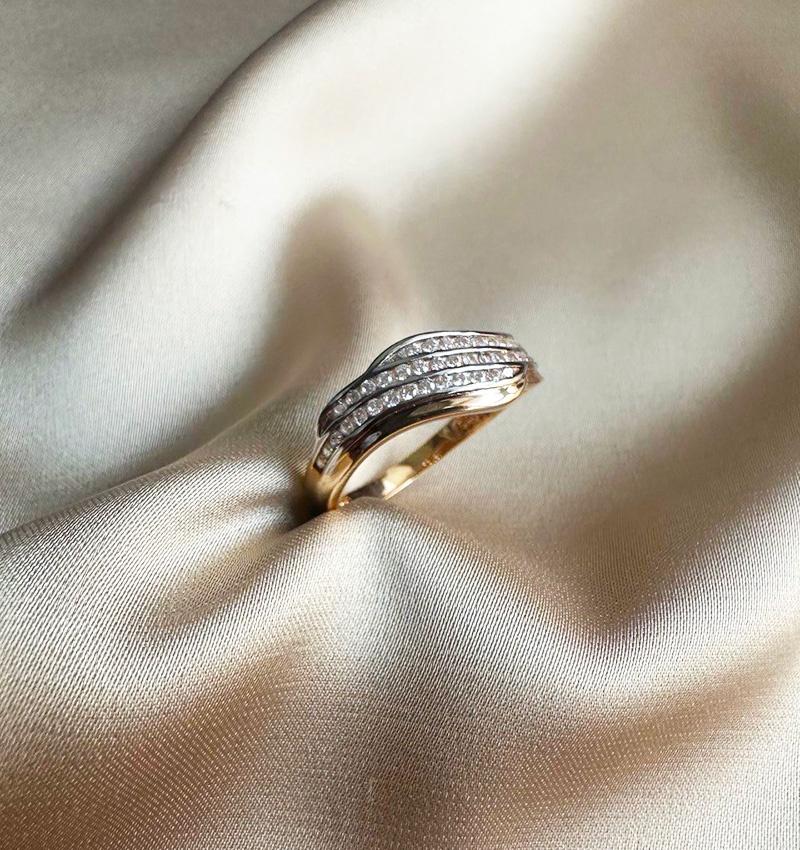 Rose gold ring with zircon