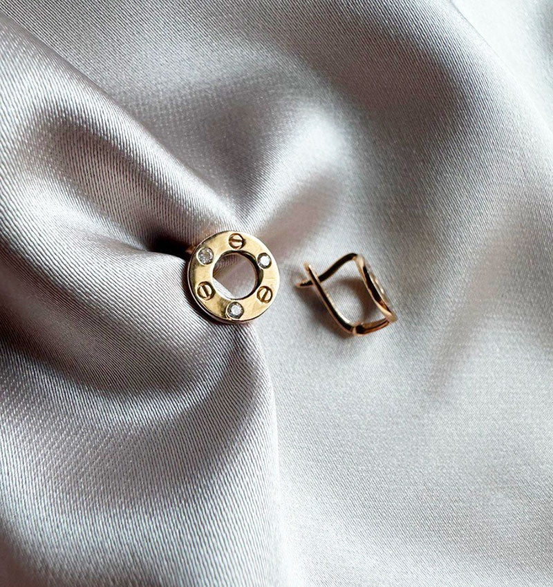 Rose gold earrings with zircon