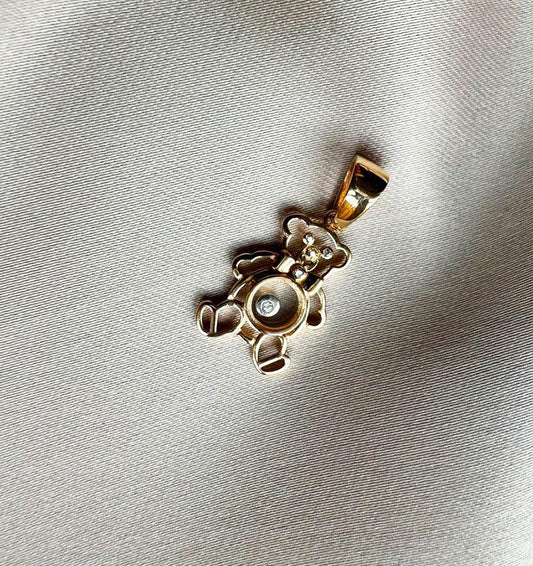 Rose gold pendant with zircon