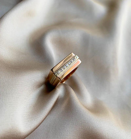 Rose gold ring with zircon