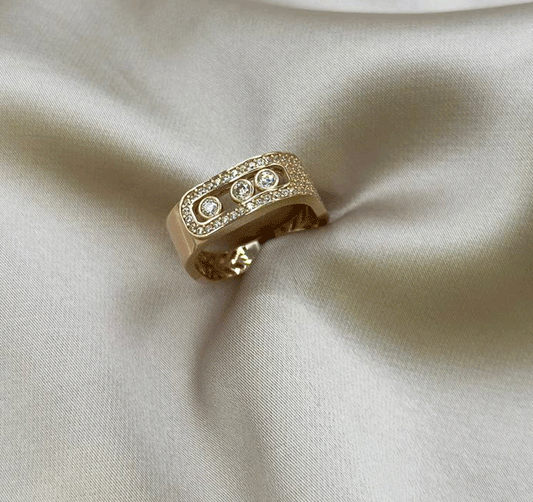 Rose gold ring with cubic zirconia