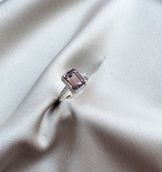 White gold ring with diamond and hydrothermal amethyst 1.83ct