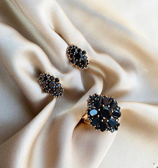 Rose gold set with garnet