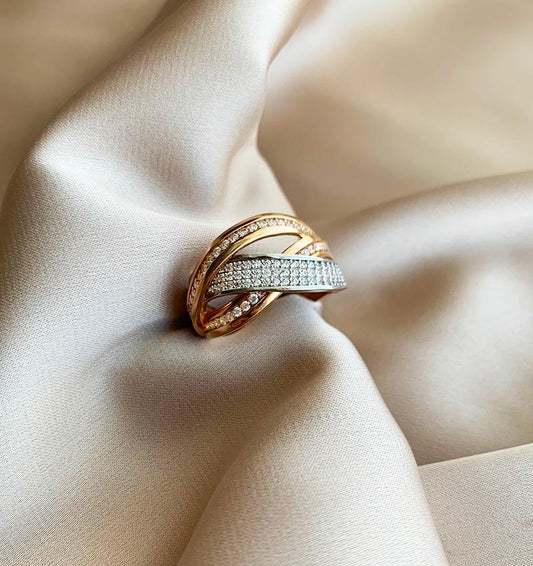 Rose gold ring with zircon