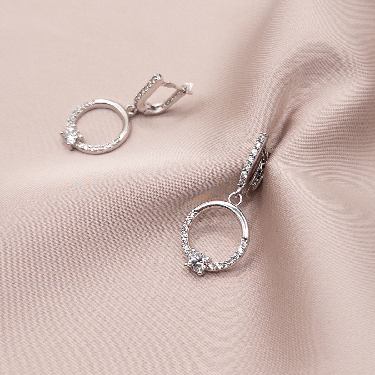 Серьги из серебра с цирконом