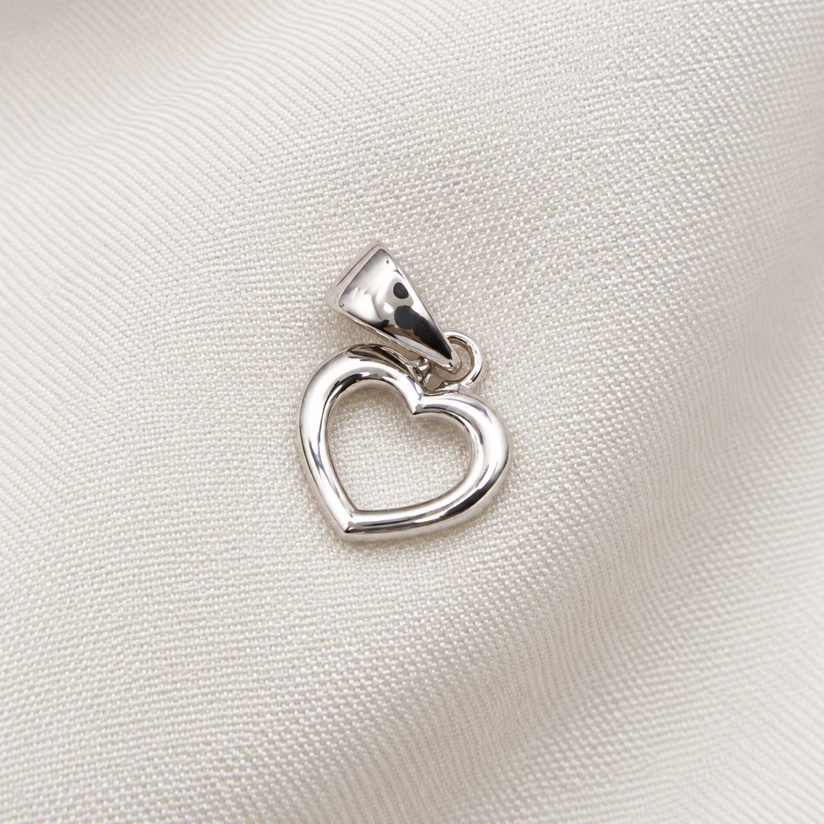 White gold pendant