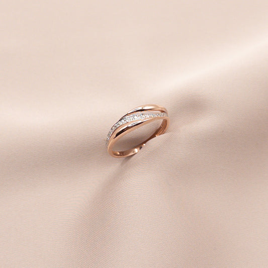 Rose gold ring with cubic zirconia