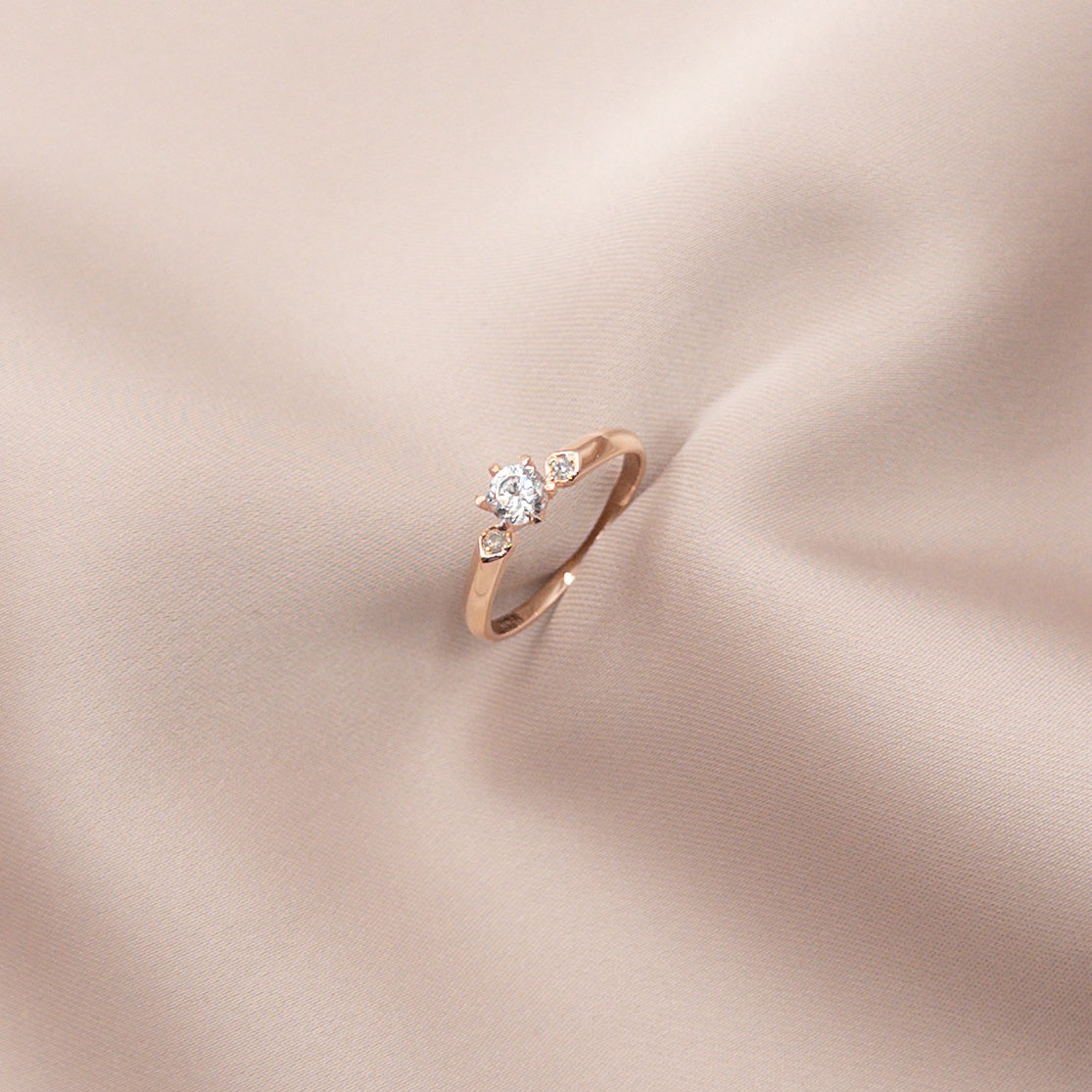 Inel din aur roz cu zircon