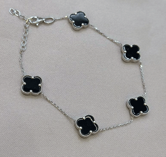 White gold bracelet with onyx