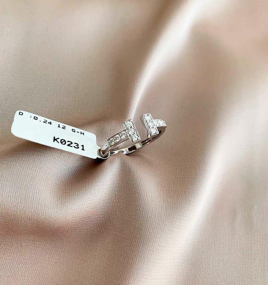 White gold ring with 0.24ct diamond
