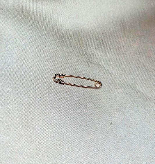 Аксессуар из розового золота