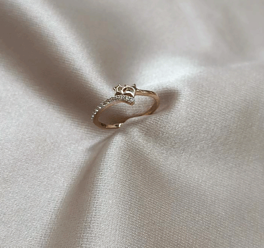 Rose gold ring with zircon