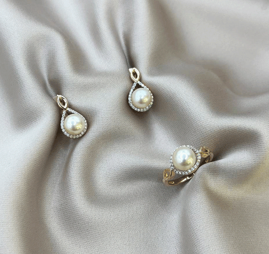 Rose gold set with pearls