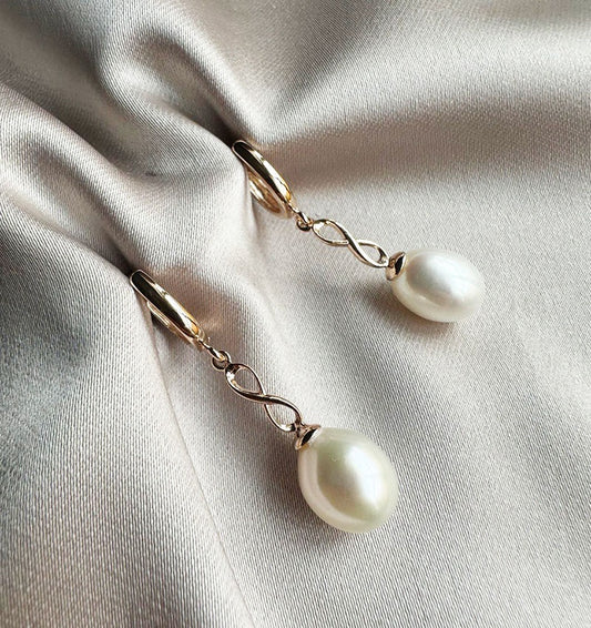 Rose gold earrings with pearls