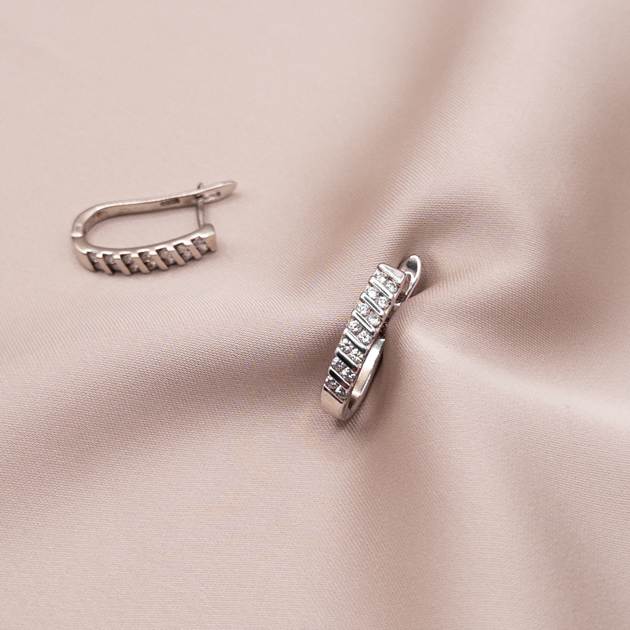 Серьги из серебра с цирконом