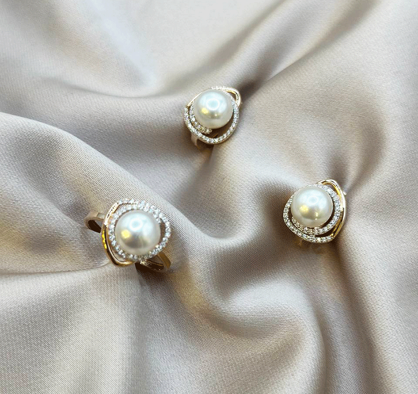 Rose gold set with pearls