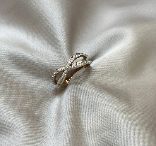 Rose gold ring with zircon