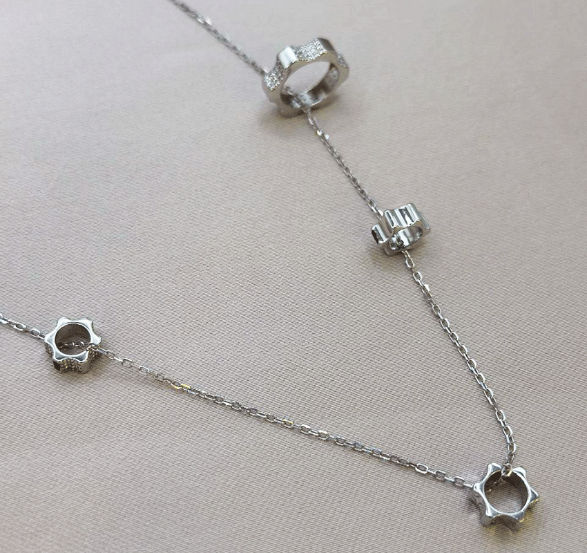 Колье из белого золота с цирконом