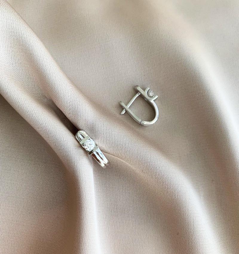 White gold earrings with a 0.25ct diamond