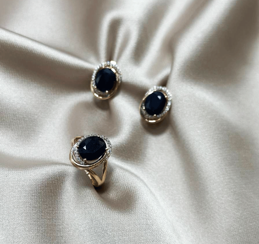 Red gold set with zircon