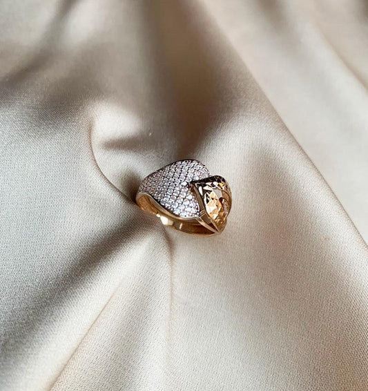 Rose gold ring with zircon