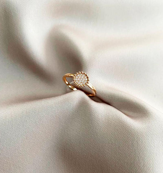 Rose gold ring with zircon