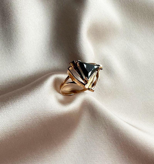 Rose gold ring with onyx