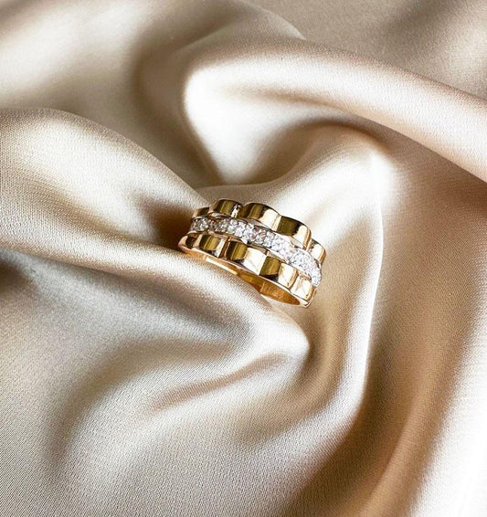 Rose gold ring with zircon