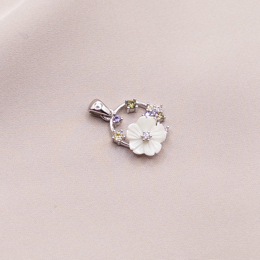 Silver pendant with cubic zirconia