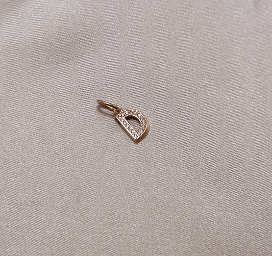 Pandantiv cu literă din aur roz și zirconiu