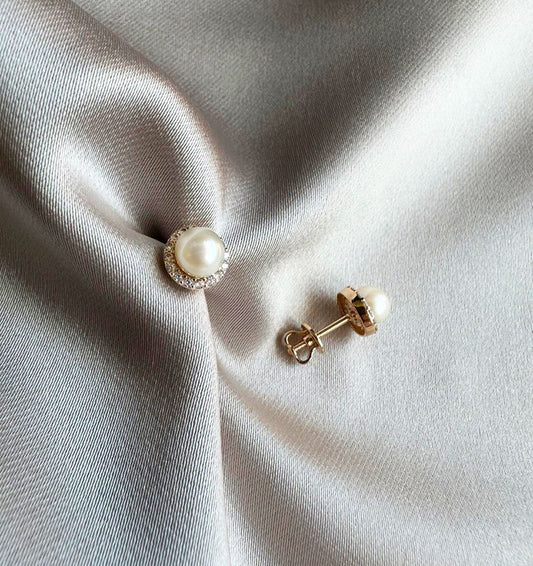 Rose gold earrings with zircon and pearls