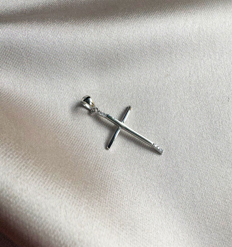 Cruce din aur alb cu zirconiu