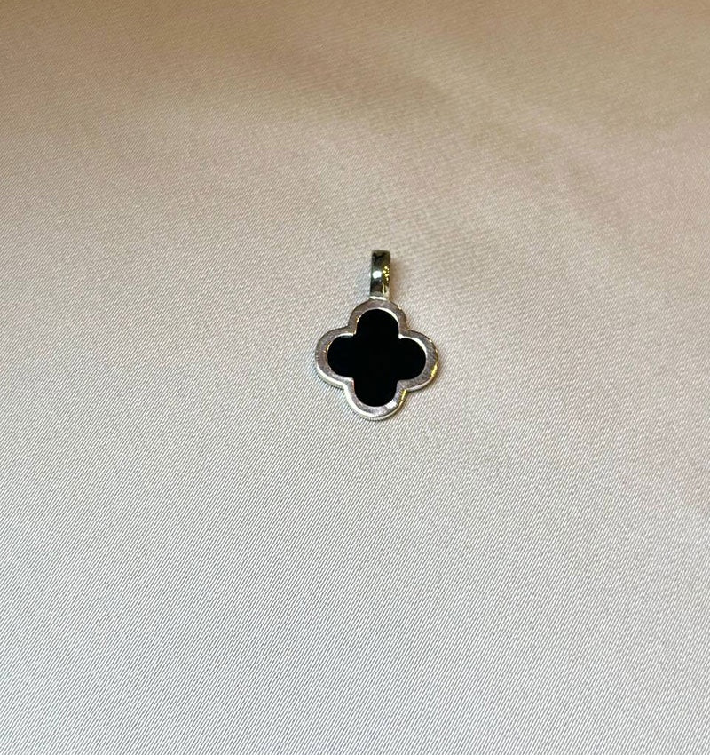 Pandantiv din argint cu inserții aurii și email