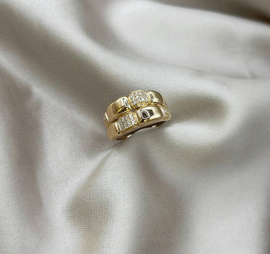 Rose gold ring with cubic zirconia