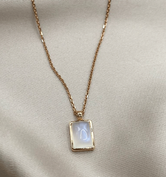 Colier din aur roz cu piatră lunii