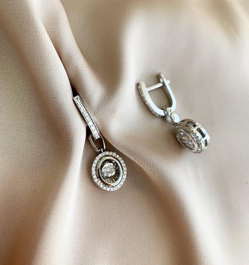 White gold earrings with a 0.67K diamond