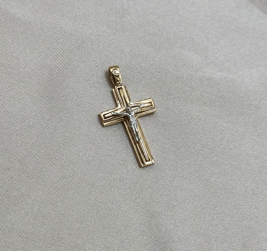 Cruce din aur roz