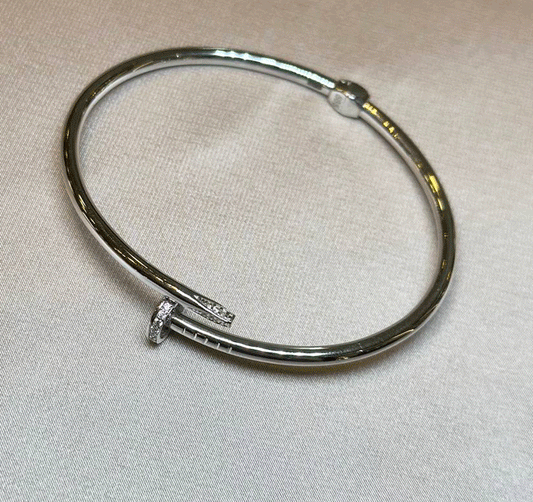 White gold bracelet with zircon