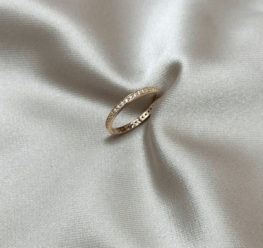 Rose gold ring with zircon