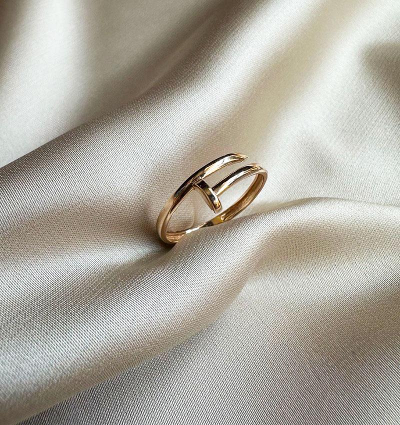 Rose gold ring