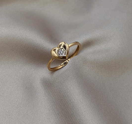 Rose gold ring with zircon