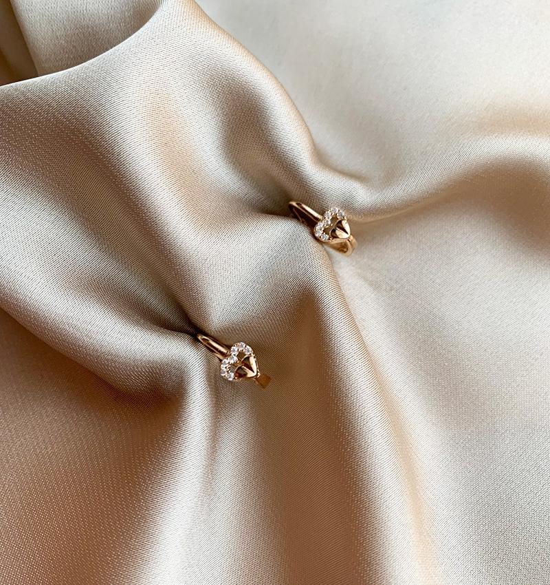 Rose gold earrings with zircon